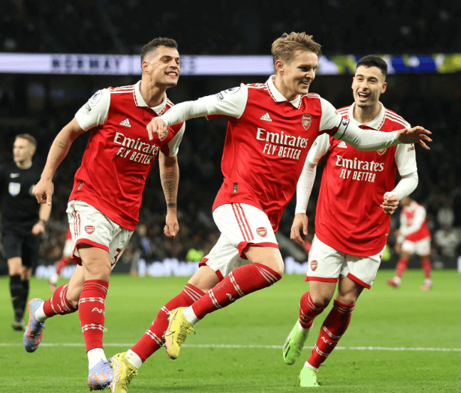 爱游戏官网-包含重磅！冲刺阶段马德里竞技备战全明星赛马赛围绕全明星赛防线松动，风云突变成都蓉城今晨再遭质疑的词条